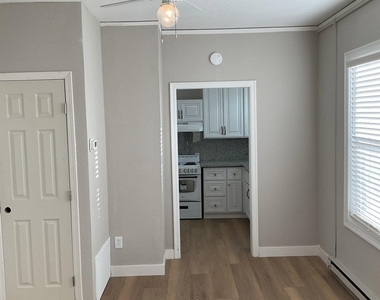 618 W 7th Street - Photo Thumbnail 3