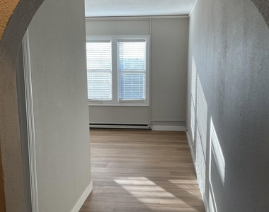 618 W 7th Street - Photo Thumbnail 5