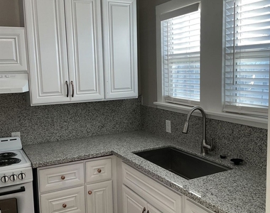 618 W 7th Street - Photo Thumbnail 1