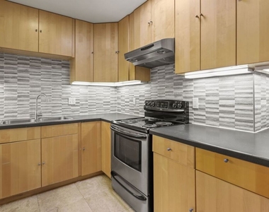 1033 6th Street - Photo Thumbnail 3