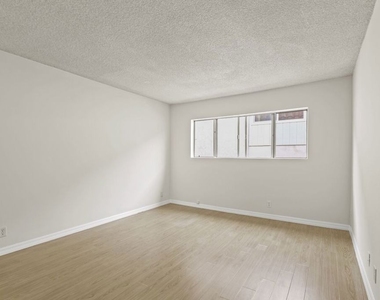 1033 6th Street - Photo Thumbnail 9
