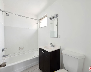 7550 Fountain - Photo Thumbnail 5