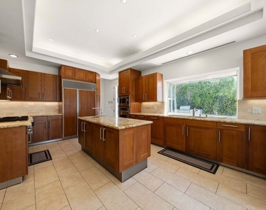 1425 N Tigertail Road - Photo Thumbnail 11