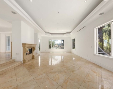 1425 N Tigertail Road - Photo Thumbnail 9