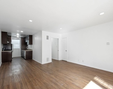 633 N Hayworth Avenue - Photo Thumbnail 4