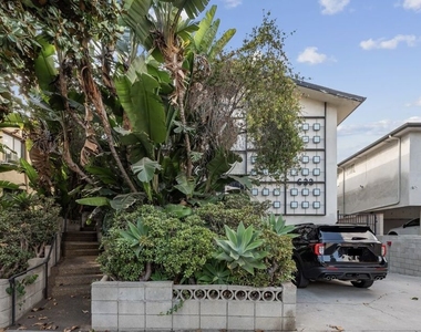 633 N Hayworth Avenue - Photo Thumbnail 1
