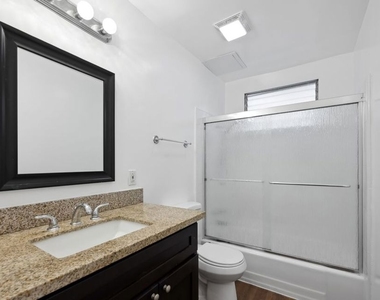 633 N Hayworth Avenue - Photo Thumbnail 6