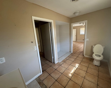 1430 N Stacy Street N - Photo Thumbnail 7