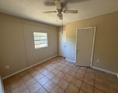 1430 N Stacy Street N - Photo Thumbnail 4