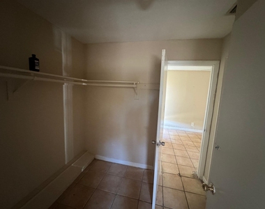 1430 N Stacy Street N - Photo Thumbnail 5