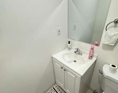 1430 N Stacy Street N - Photo Thumbnail 12