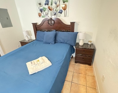 1430 N Stacy Street N - Photo Thumbnail 10