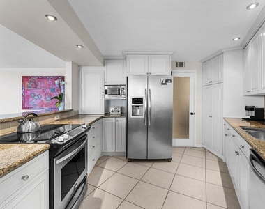 5420 N Ocean Drive - Photo Thumbnail 12