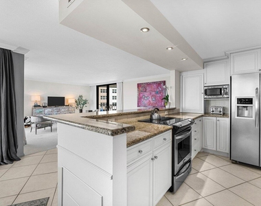 5420 N Ocean Drive - Photo Thumbnail 11