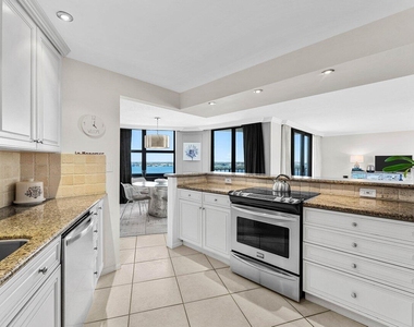 5420 N Ocean Drive - Photo Thumbnail 13