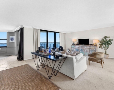 5420 N Ocean Drive - Photo Thumbnail 8