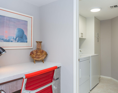 2455 Lindell Boulevard - Photo Thumbnail 4