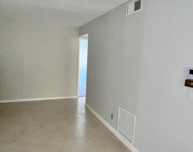 231 Pine Hov Circle - Photo Thumbnail 6