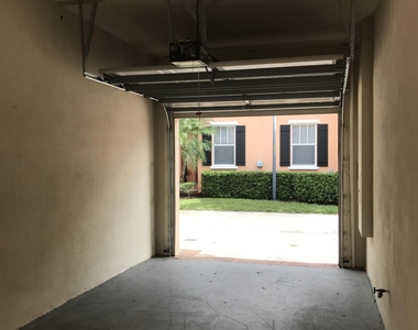 141 E Thatch Palm Circle - Photo Thumbnail 25