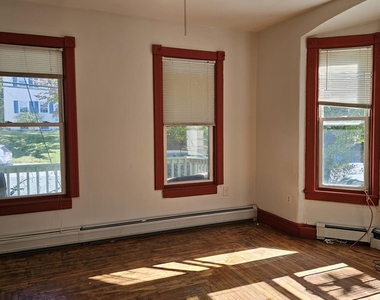 156 N Clinton Street N - Photo Thumbnail 2