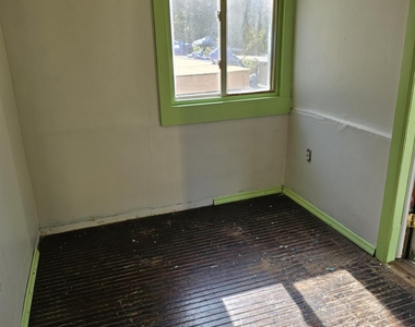 156 N Clinton Street N - Photo Thumbnail 8