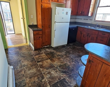 156 N Clinton Street N - Photo Thumbnail 4