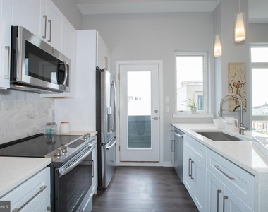 1534 Ridge Avenue - Photo Thumbnail 6