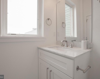 1534 Ridge Avenue - Photo Thumbnail 10