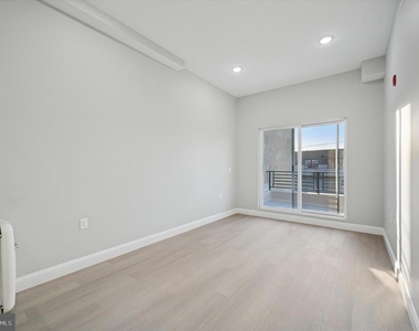 103 103 N 63rd - Photo Thumbnail 3