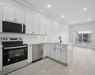 103 103 N 63rd - Photo Thumbnail 9
