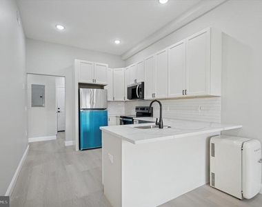103 103 N 63rd - Photo Thumbnail 2