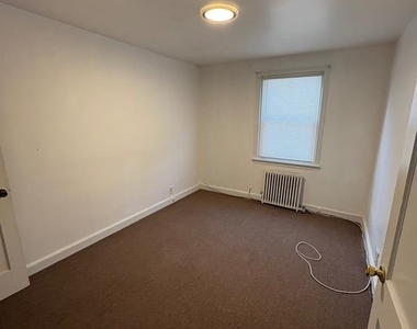 636 W Park Lane - Photo Thumbnail 8
