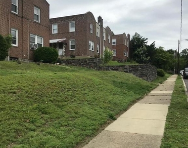 636 W Park Lane - Photo Thumbnail 2