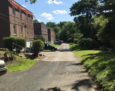 636 W Park Lane - Photo Thumbnail 4