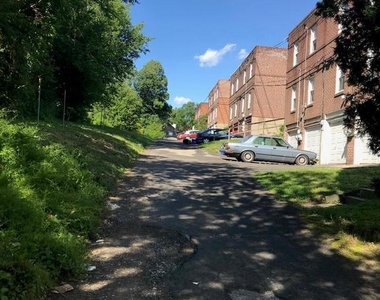 636 W Park Lane - Photo Thumbnail 3