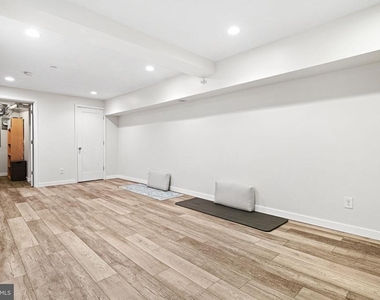 842 N Leithgow Street - Photo Thumbnail 24