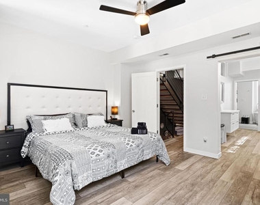 842 N Leithgow Street - Photo Thumbnail 9