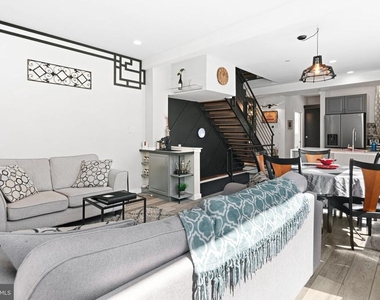 842 N Leithgow Street - Photo Thumbnail 4