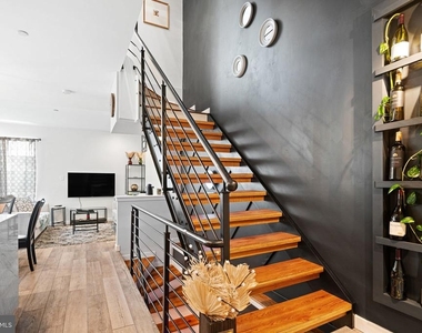 842 N Leithgow Street - Photo Thumbnail 8