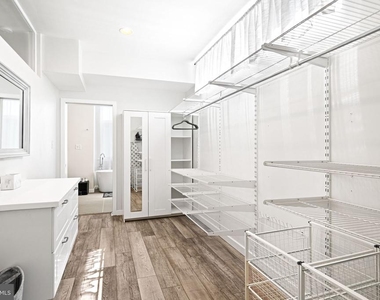 842 N Leithgow Street - Photo Thumbnail 11