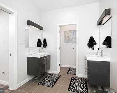 842 N Leithgow Street - Photo Thumbnail 13