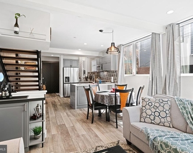 842 N Leithgow Street - Photo Thumbnail 6