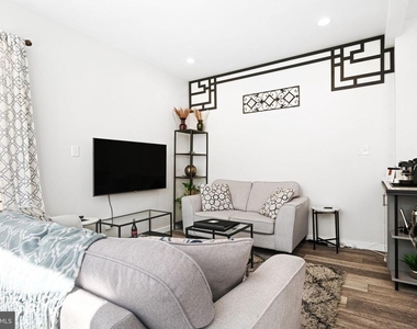 842 N Leithgow Street - Photo Thumbnail 5