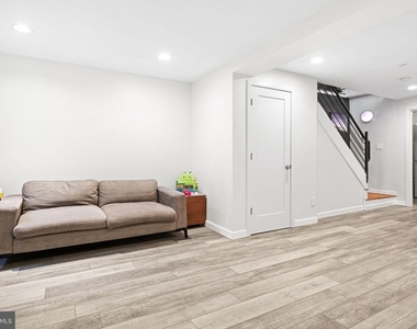 842 N Leithgow Street - Photo Thumbnail 23
