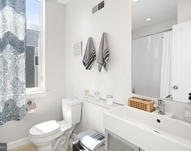 842 N Leithgow Street - Photo Thumbnail 18