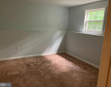 8435 Chesley Drive - Photo Thumbnail 15