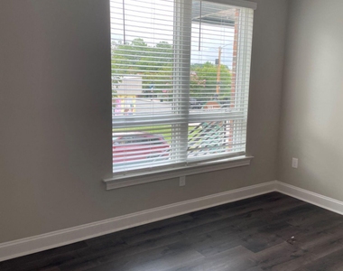 414 S White Street - Photo Thumbnail 4