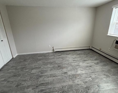 712 W 39th Street - Photo Thumbnail 5