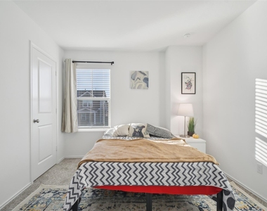 857 Powell St - Photo Thumbnail 14