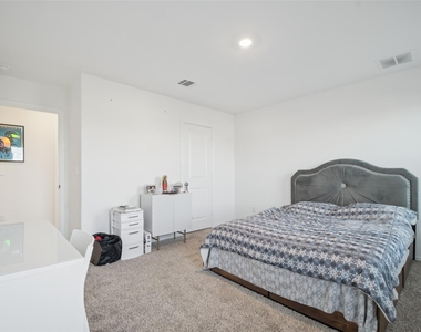 857 Powell St - Photo Thumbnail 18
